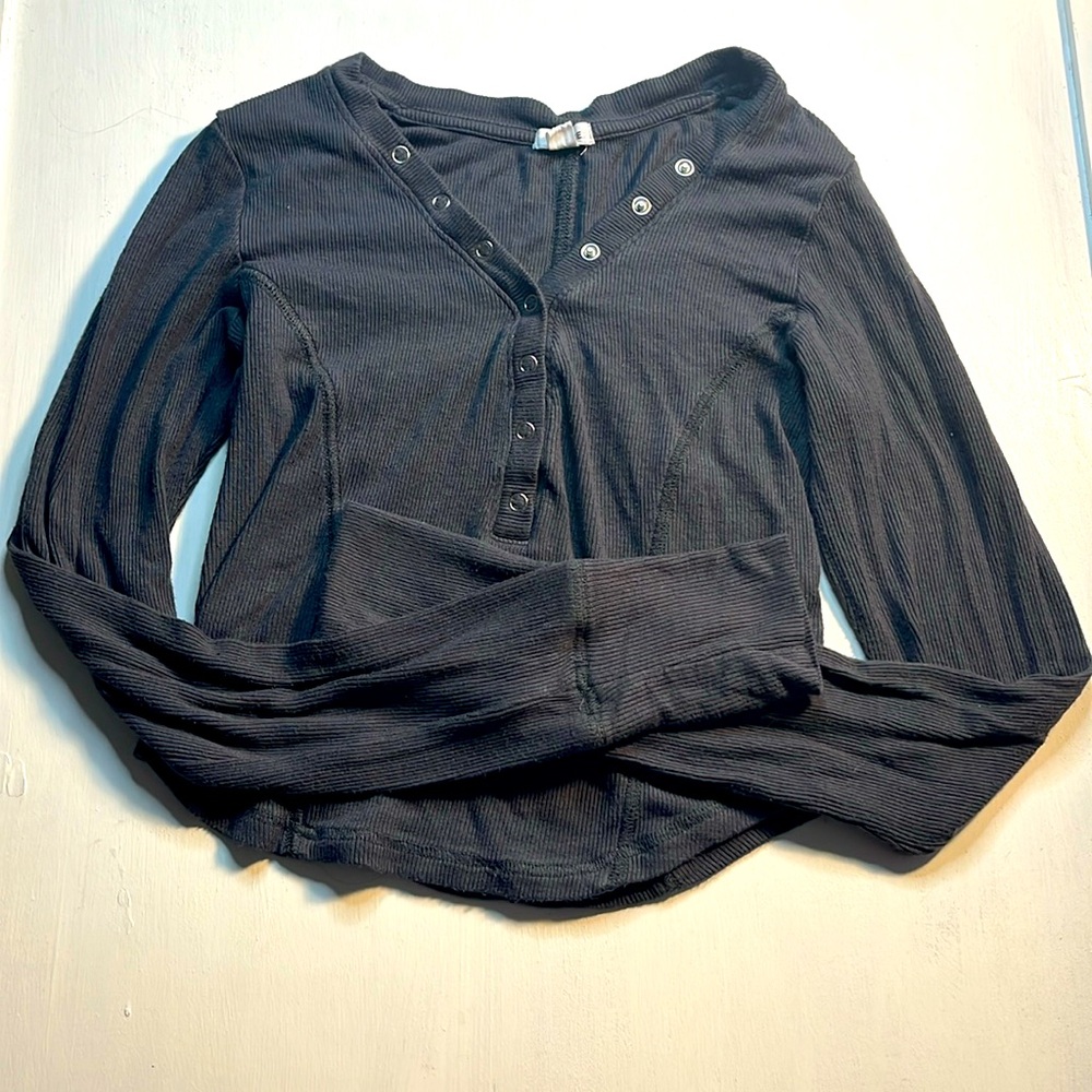 long sleeve,very cozy and lightweight,could be cute with leggings or sweatpants!
